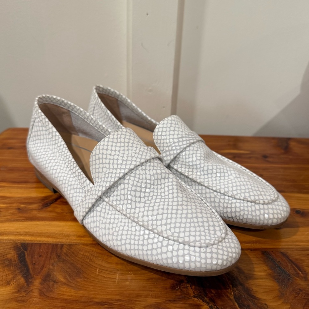 Vionic White Textured Leather Loafers